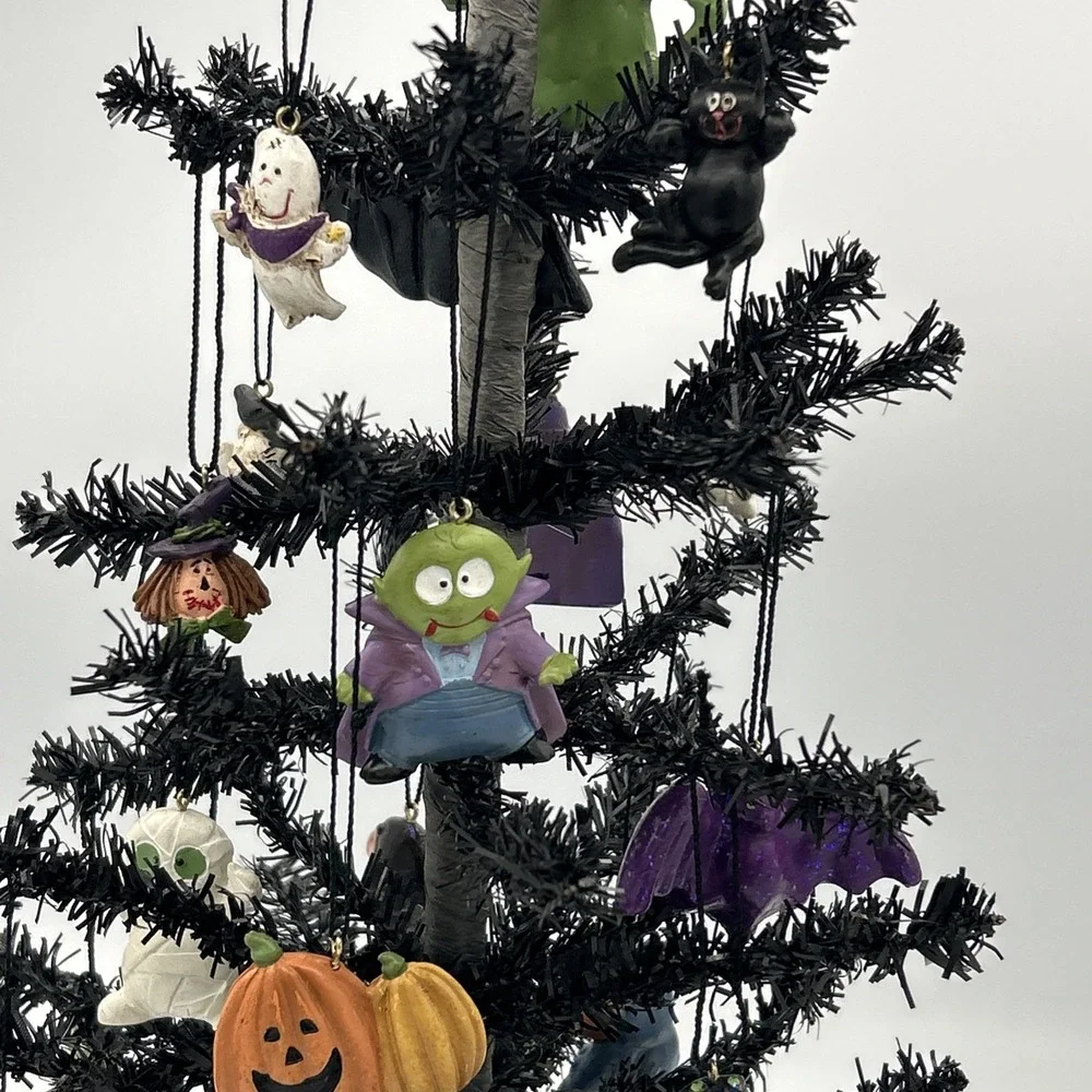 Halloween Black Tree / Witch  16